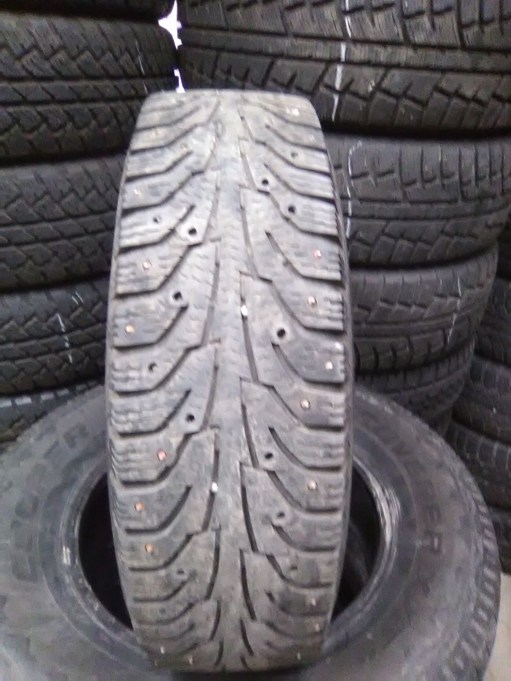 Nokian Hakkappeliitta c 195/75/16 - Pneu d’hiver usagé