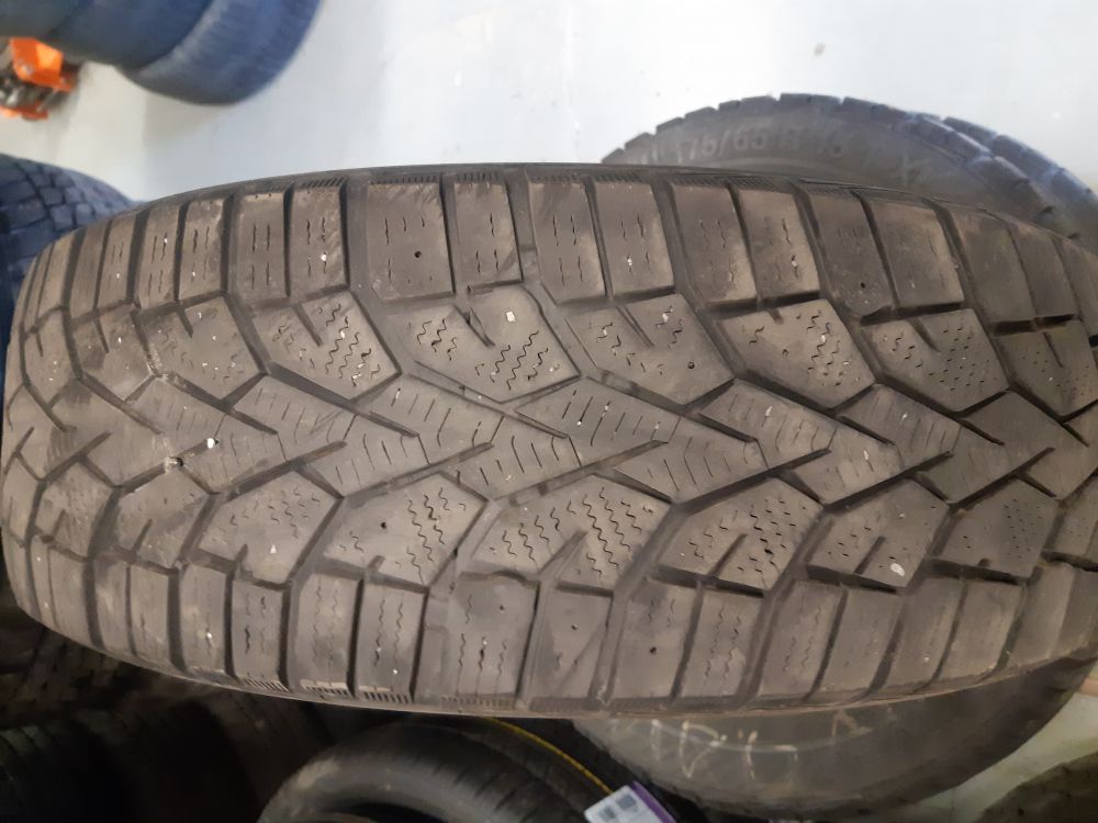 Gislaved Nord Frost 100 175/65/15 - Pneu d’hiver usagé