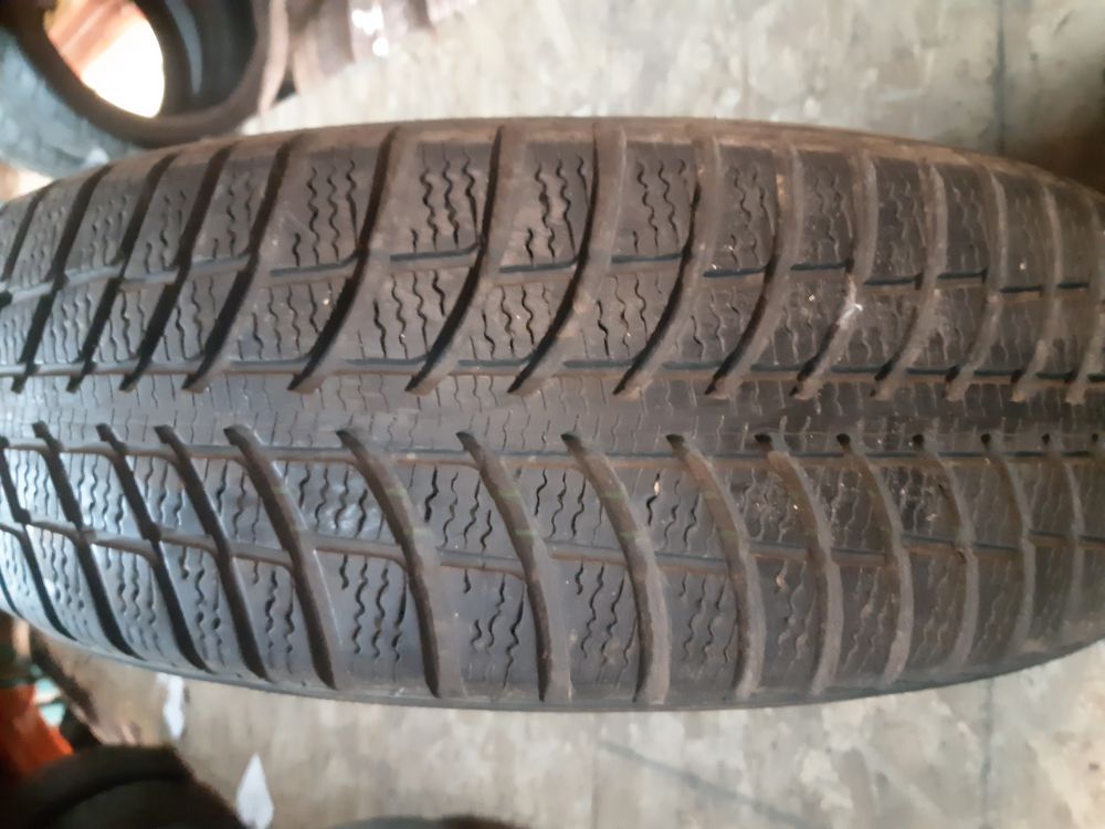 Kumho I’Zen KW23 175/65/15 - Pneu d’hiver usagé Kumho I’Zen