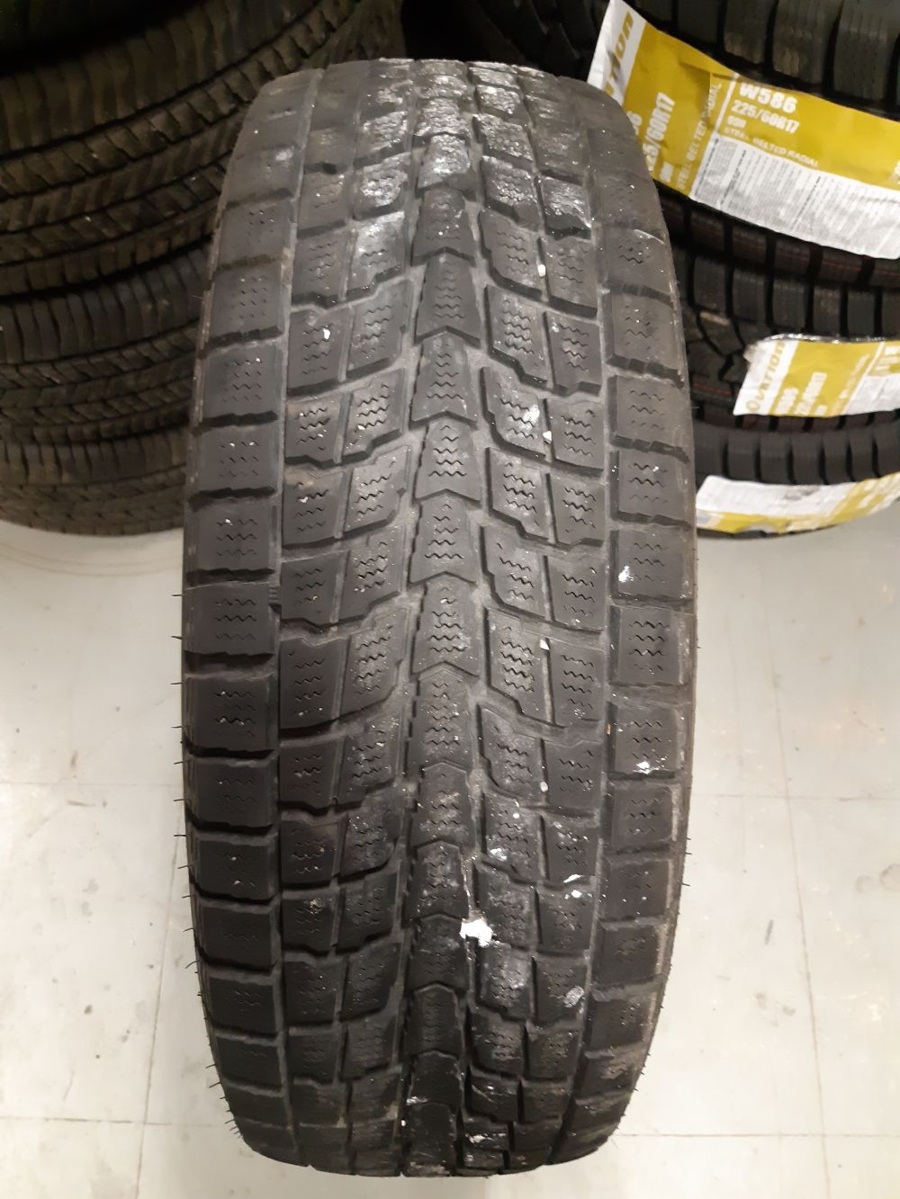 Dunlop Grandtrek SJ6 205/70/16 - Pneu d'hiver usagé