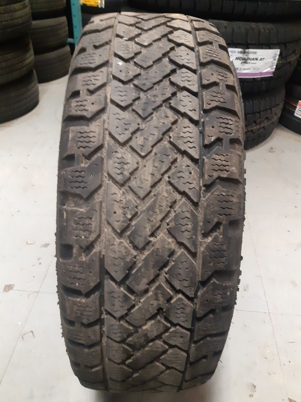 Pacemark Snowtrakker Radial ST/2 215/60/16 - Pneu d'hiver usagé