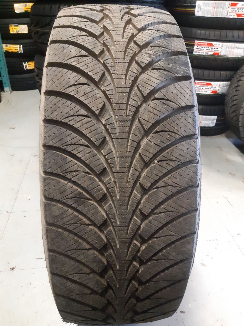 Goodyear WinterCommand 265/65/18 - Pneu d'hiver usagé