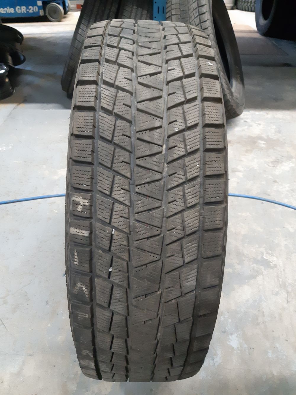 Bridgestone Blizzak DM-V1 255/75/17 - Pneu d'hiver usagé