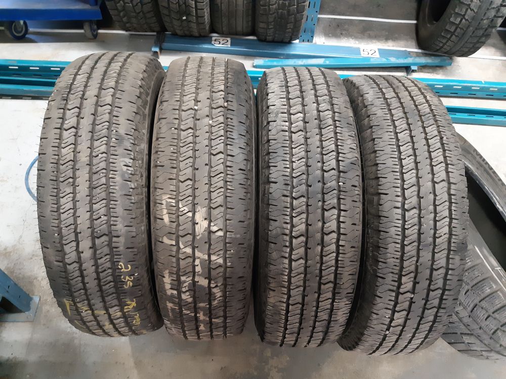 Hankook Dynapro AT 235/75/17 - Pneu d'été usagé