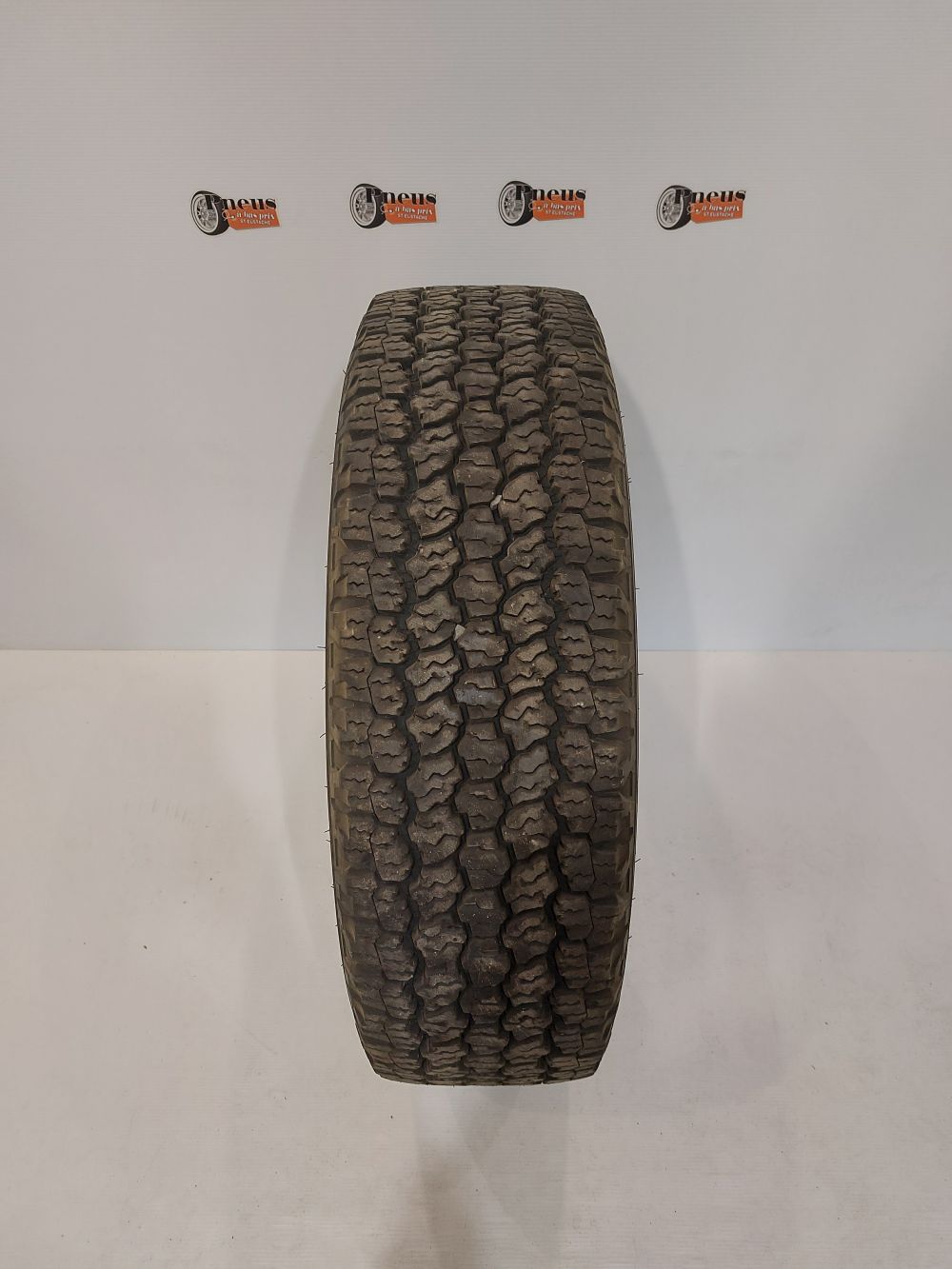 Goodyear Wrangler All-Terrain Adventure 245/75/17 - Pneu 4 saisons homologué hiver usagé