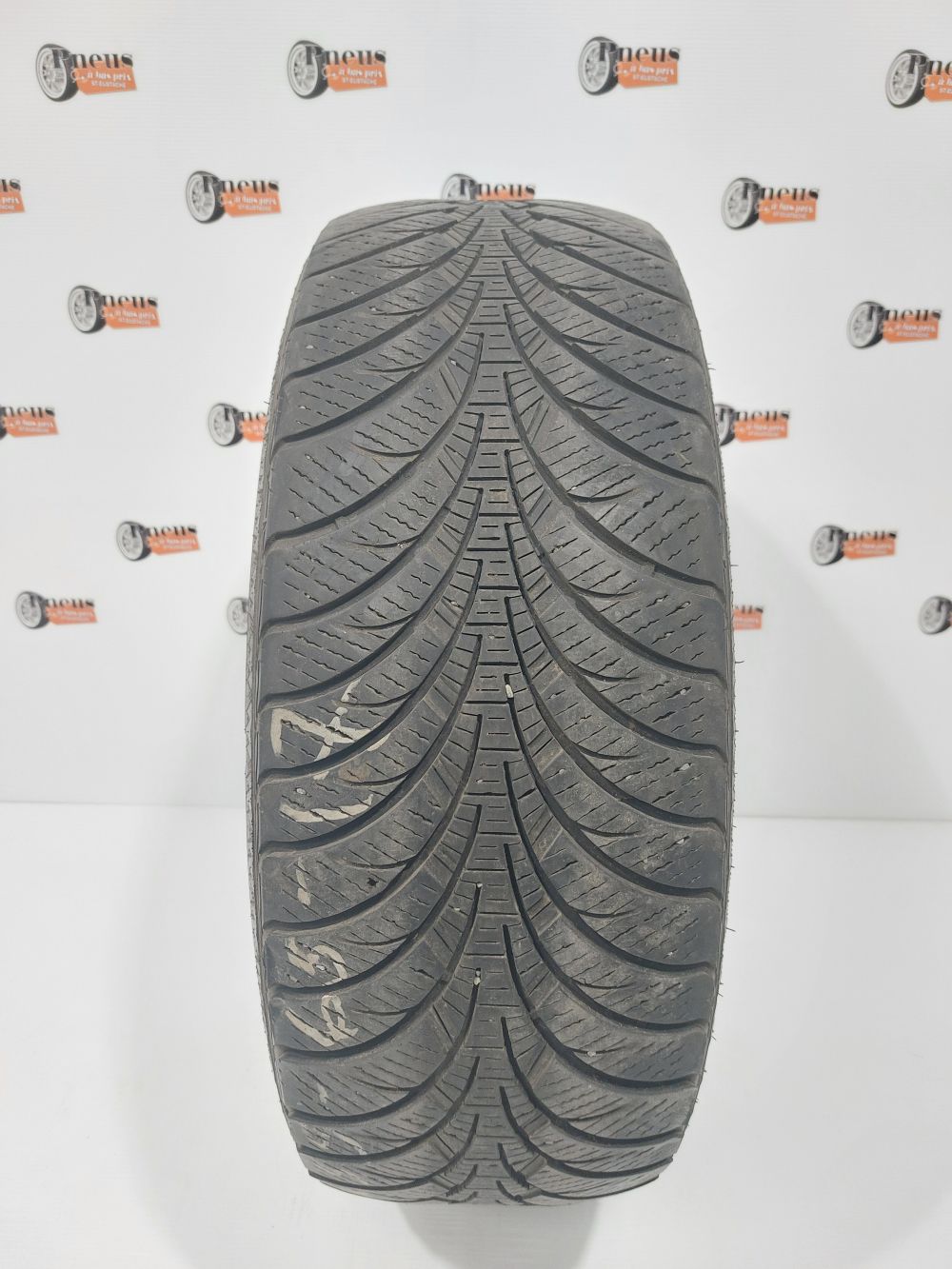 Goodyear UltraGrip Ice WRT 235/60/17 - Pneu d'hiver usagé