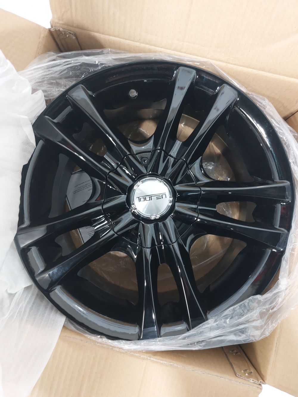 Roue en aluminium neuve Touren TR22 Black / Dimensions : 15x7 / Boulons : 5x100mm5x114.3mm