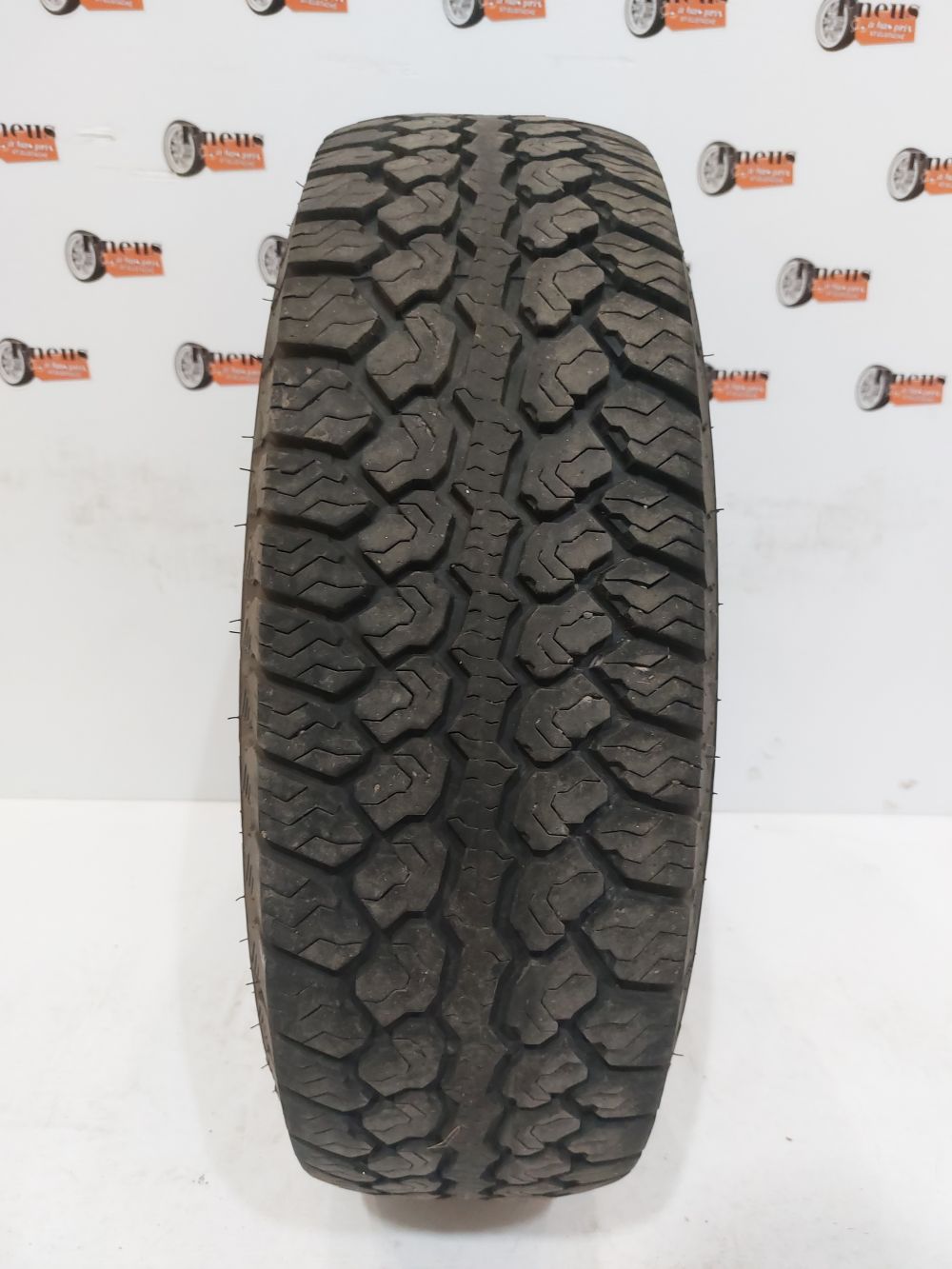 Motomaster Total Terrain A/T2 225/75/15 - Pneu d'été usagé