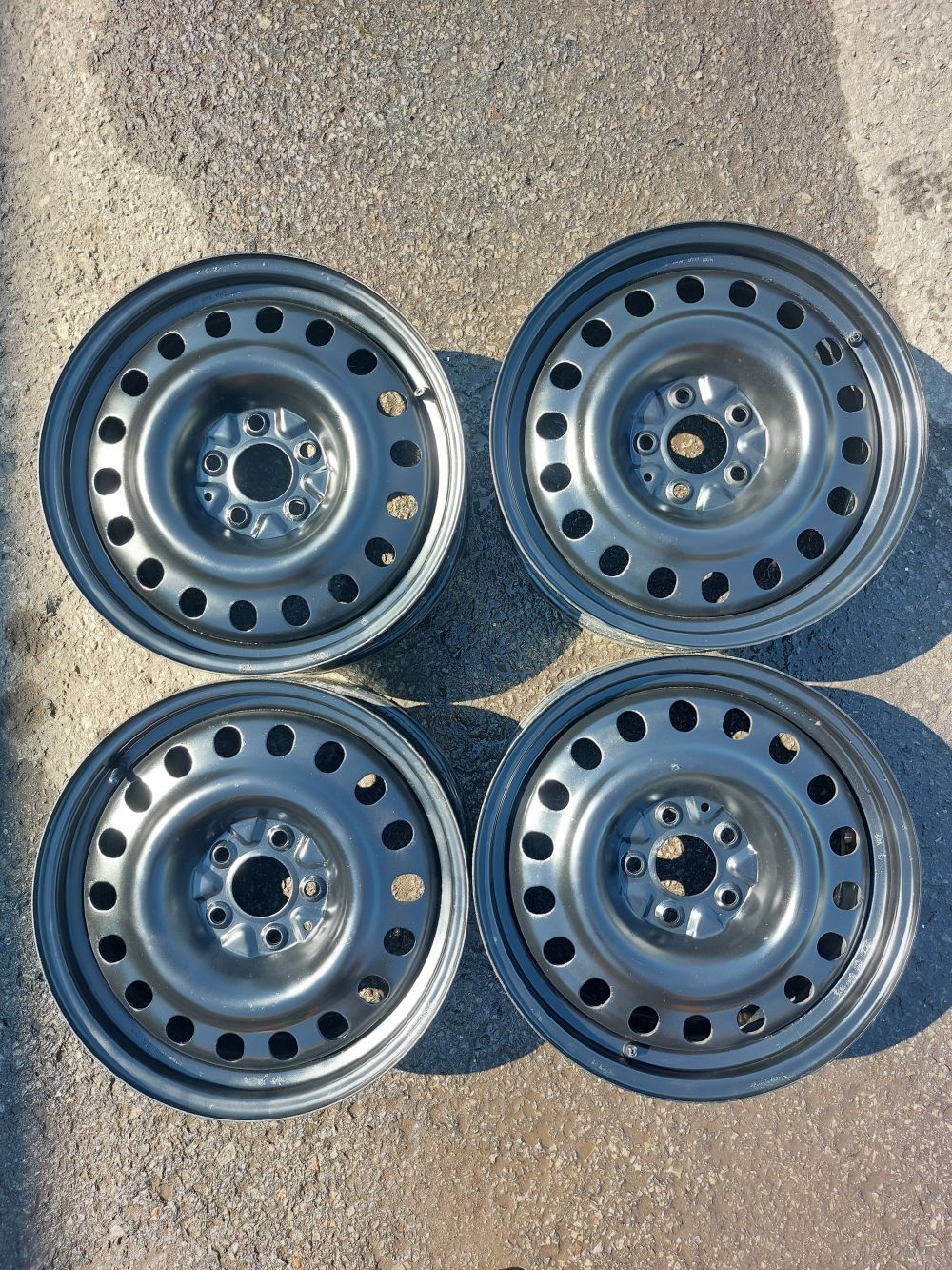 Roue en acier usagée RTX X47567 / Dimensions : 17x7 / Boulons : 5x114.3mm5x4.5po