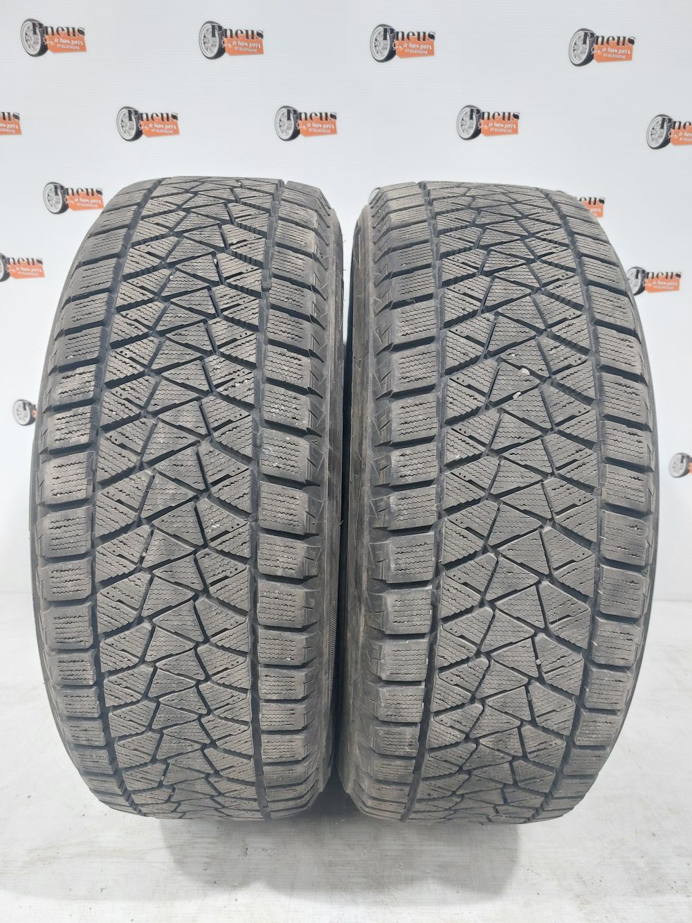 Bridgestone Blizzak DM-V2 235/60/18 - Pneu d'hiver usagé