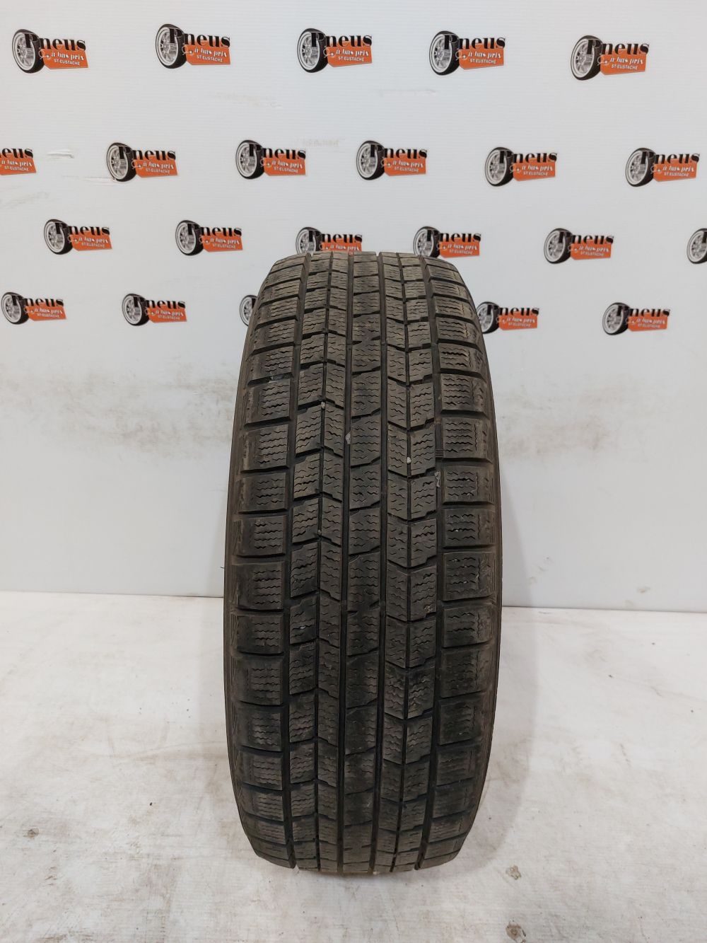 Dunlop Graspic DS-3 215/60/16 - Pneu d'hiver usagé