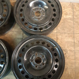 Roue en acier usagée Ford BB531015AA / Dimensions : 17x7.5 / Boulons : 5x114.3mm5x4.5po