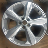 Roue en aluminium usagée Inconnue Silver / Dimensions : 18x8 / Boulons : 5x108mm