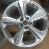 Roue en aluminium usagée Inconnue Silver / Dimensions : 18x8 / Boulons : 5x108mm