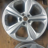 Roue en aluminium usagée Inconnue Silver / Dimensions : 18x8 / Boulons : 5x108mm