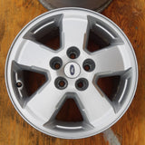 Roue en aluminium usagée Ford Silver / Dimensions : 16x7 / Boulons : 5x114.3mm