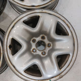 Roue en acier usagée Mazda Silver / Dimensions : 17x7 / Boulons : 5x114.3mm