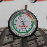 Motomaster AW All Season 215/70/15 - Pneu d'été usagé